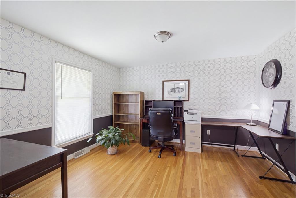 1131 Barclay Terrace Property Photo 10