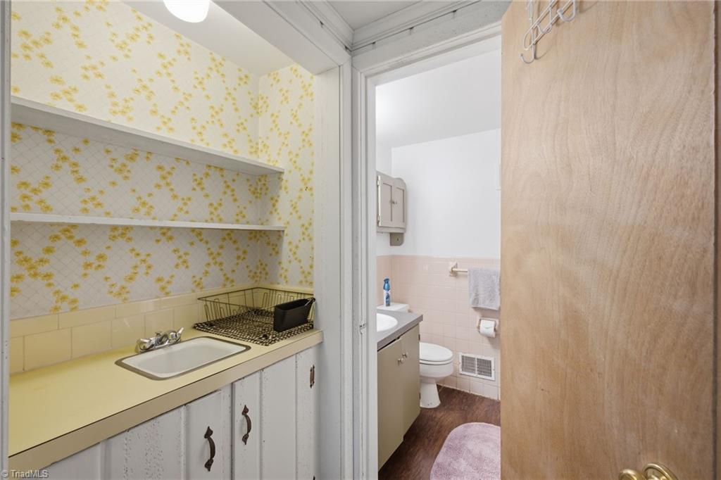 1131 Barclay Terrace Property Photo 32