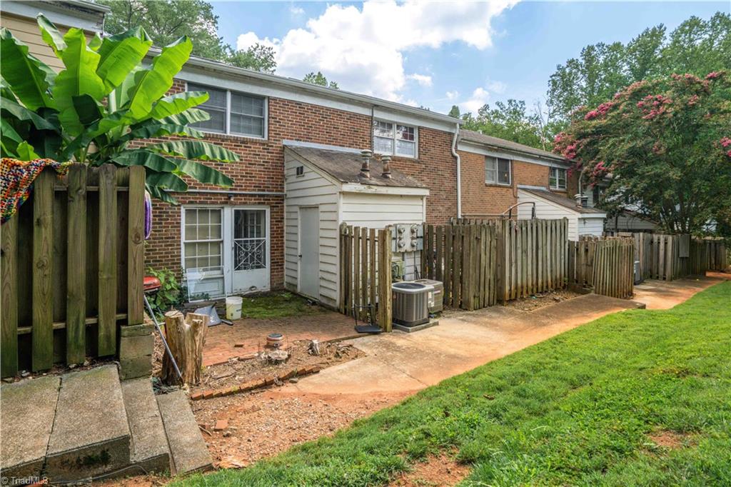 2811 Bleeker Square # F Property Photo 4