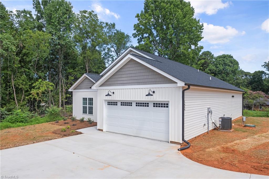 1649 Ralee Drive Property Photo 3