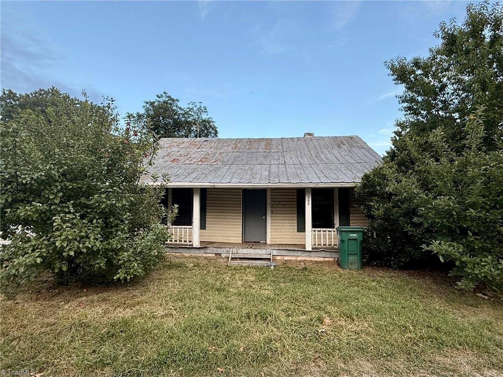 999 Robbins Circle Property Photo 1