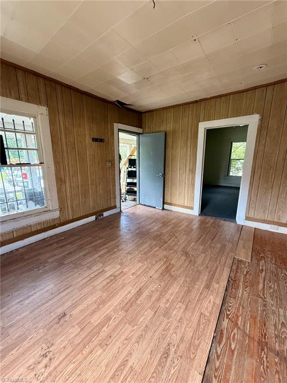 999 Robbins Circle Property Photo 3