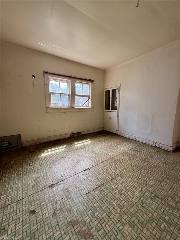 999 Robbins Circle Property Photo 7