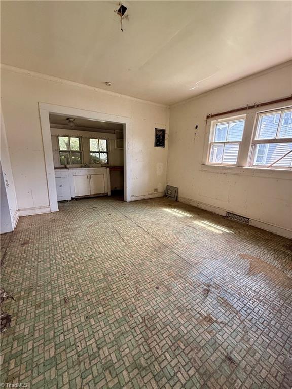 999 Robbins Circle Property Photo 8