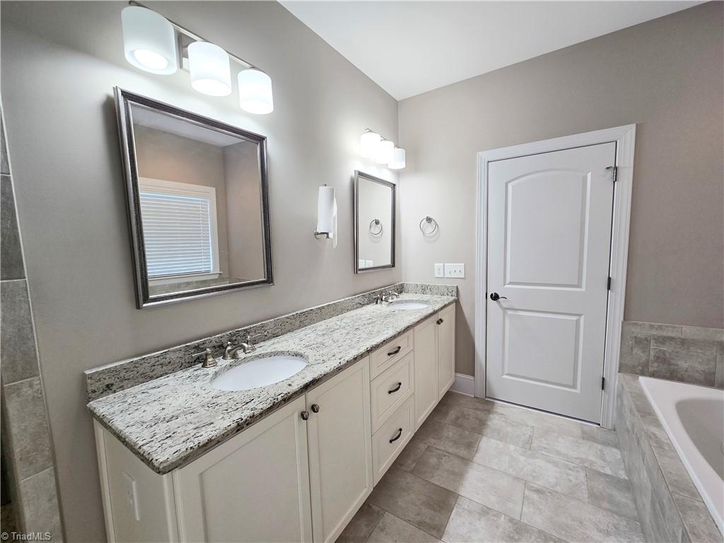 5029 Bennington Way Property Photo 9