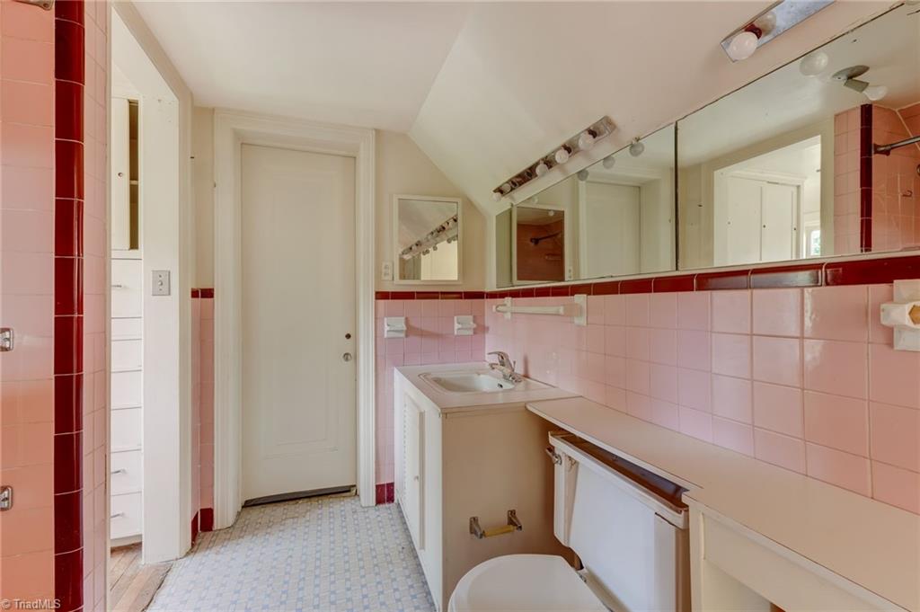 812 Dover Road Property Photo 24