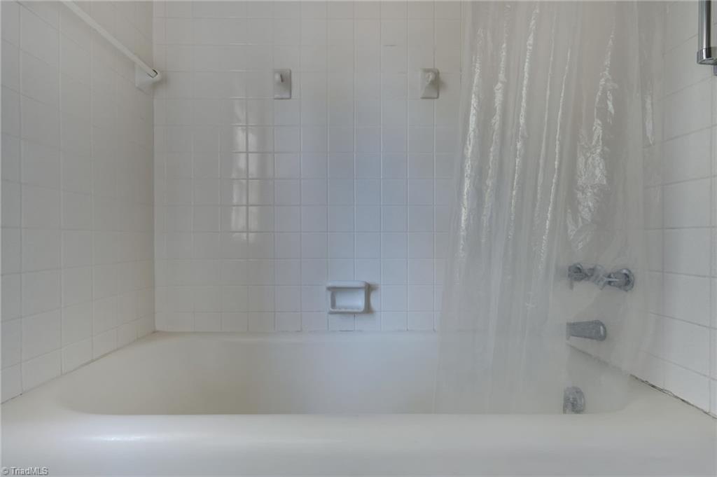 812 Dover Road Property Photo 32