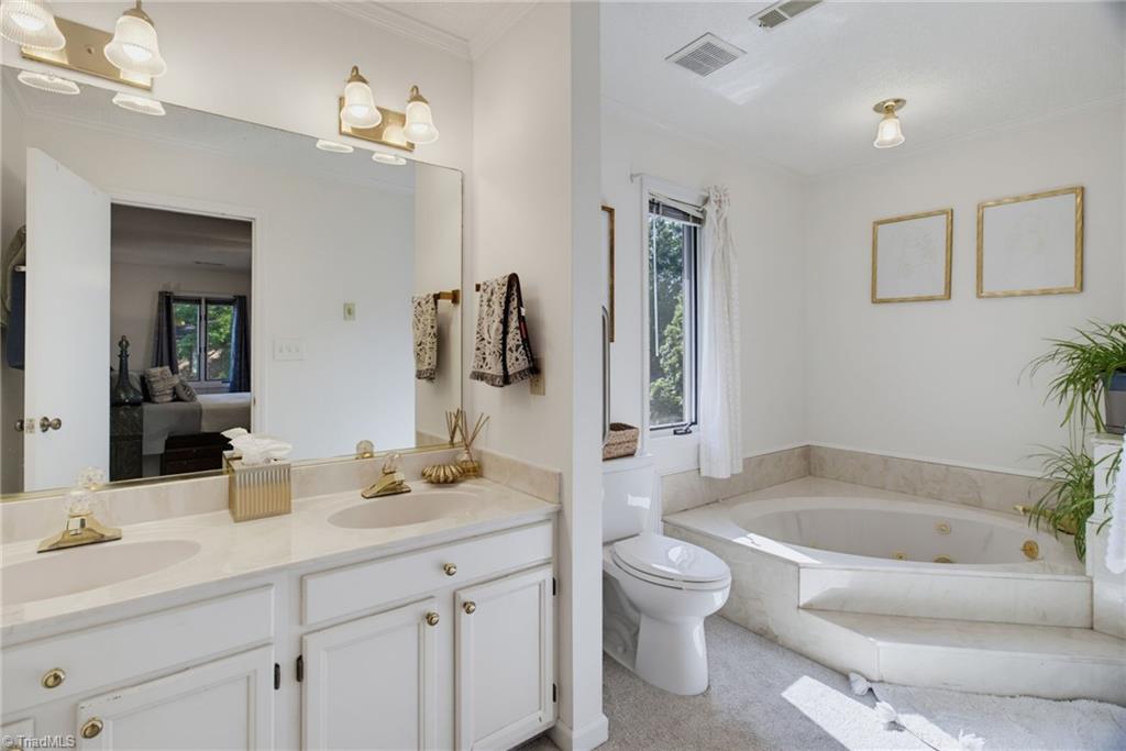 215 Barrington Place Property Photo 17