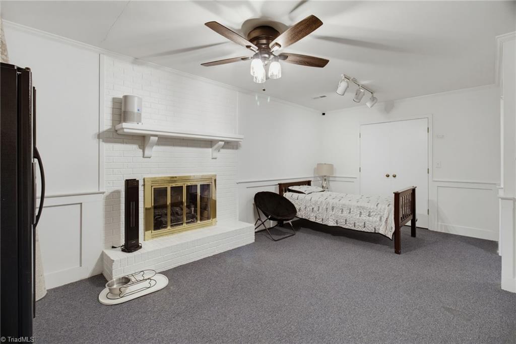 215 Barrington Place Property Photo 21