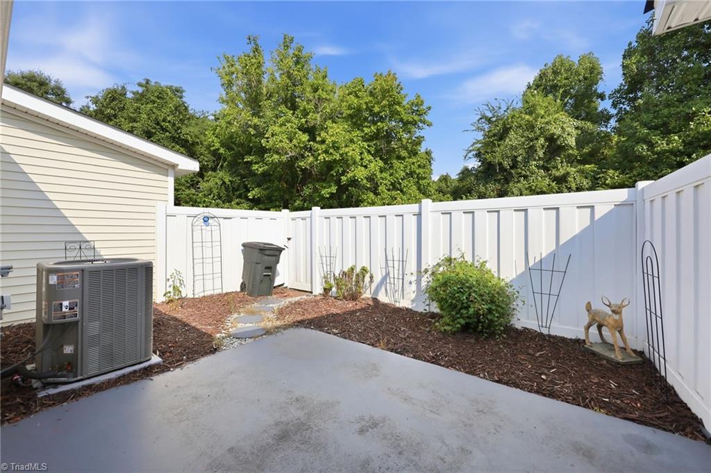 716 Wynbrook Square Lane Property Photo 8
