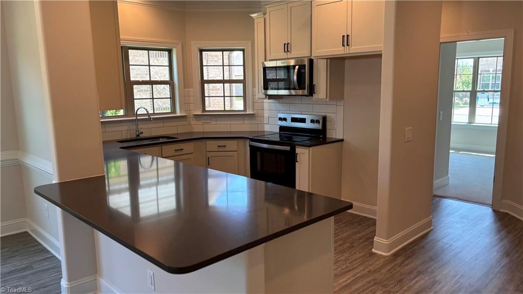 1042 Beechcraft Drive Property Photo 3