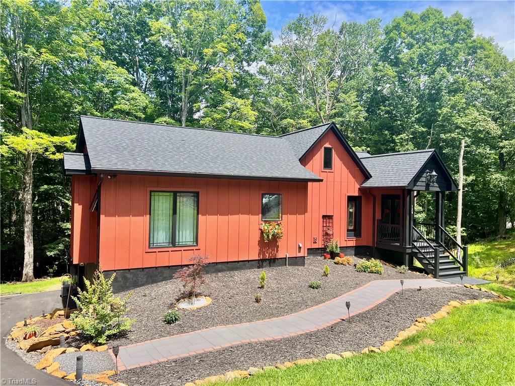 128 Hillside Lane Property Photo 1