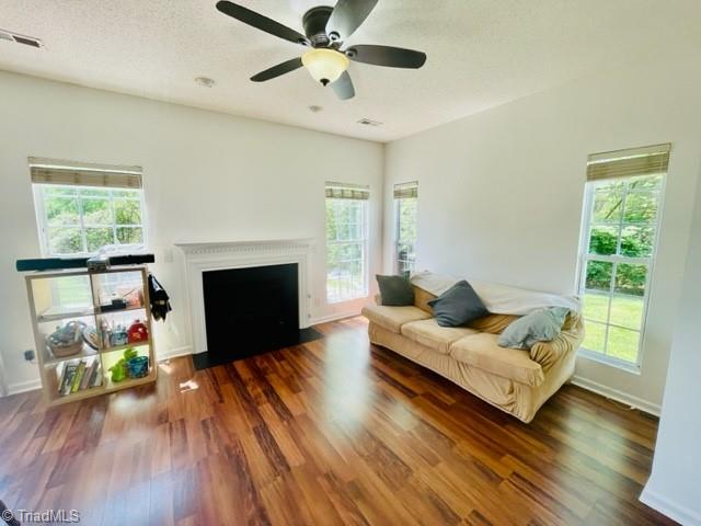 1922 Munn Circle Property Photo 4