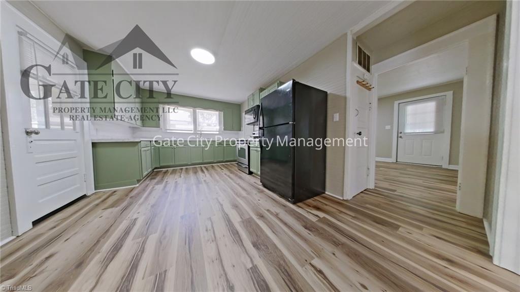 901 Old Thomasville Road Property Photo 3