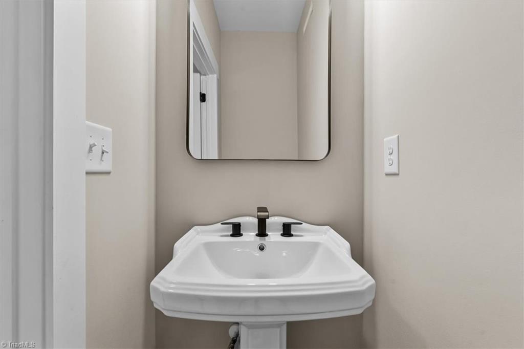 1606 Youngs Mill Road Property Photo 13