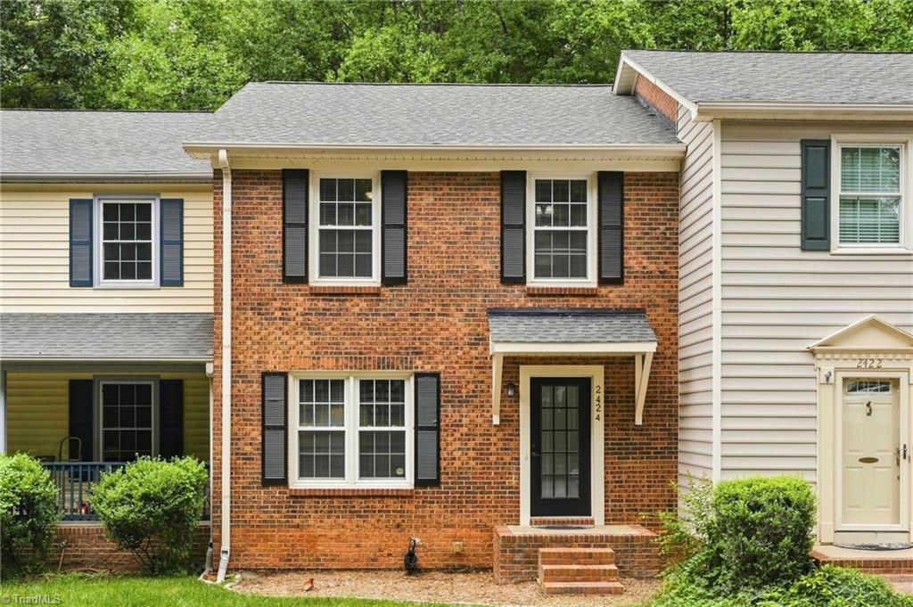 2424 Cottage Place Property Photo 1