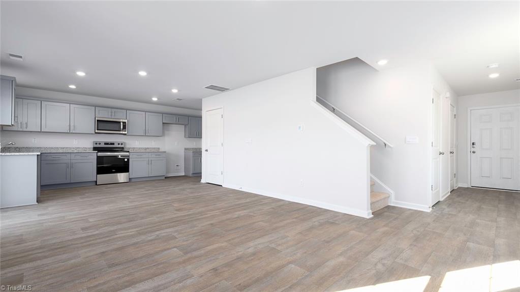 6276 Ashton Woods Lane Property Photo 3
