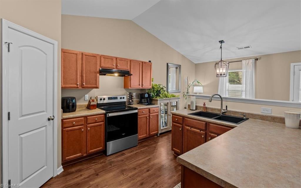 121 Bouldin Court Property Photo 8