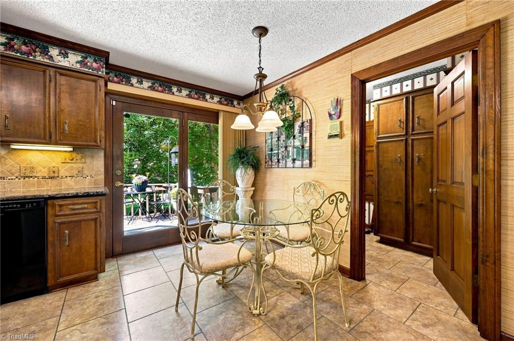 4401 Oakview Drive Property Photo 11