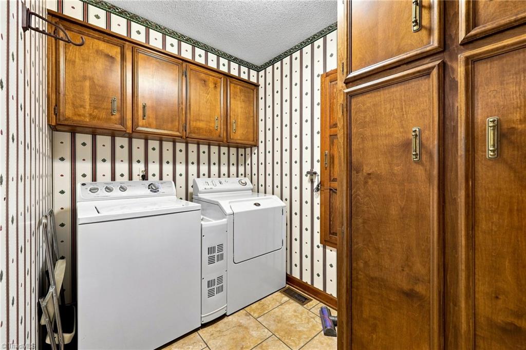 4401 Oakview Drive Property Photo 12