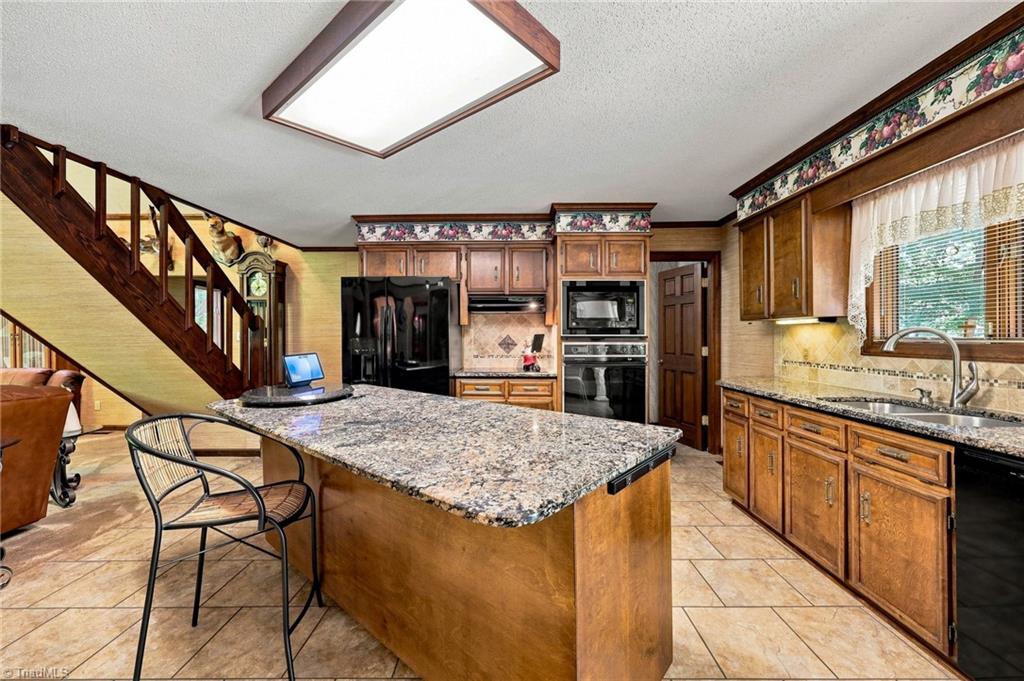 4401 Oakview Drive Property Photo 13