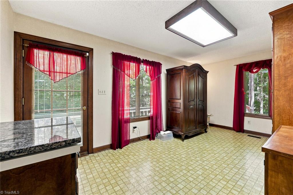 4401 Oakview Drive Property Photo 17