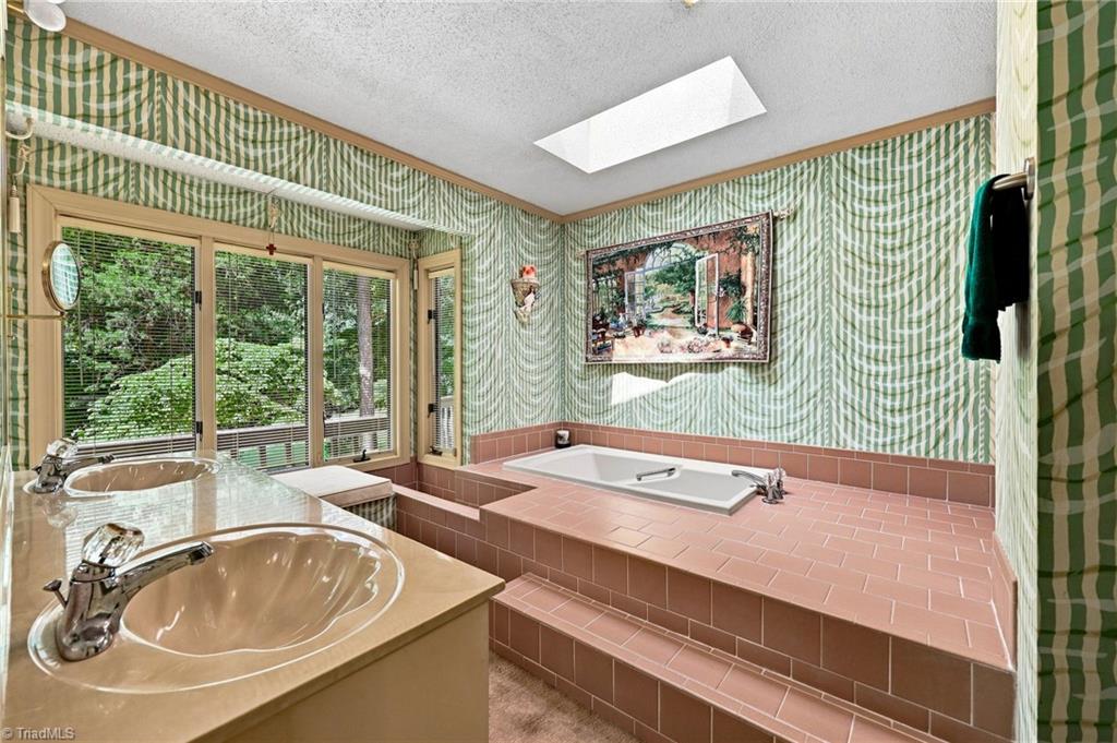 4401 Oakview Drive Property Photo 21