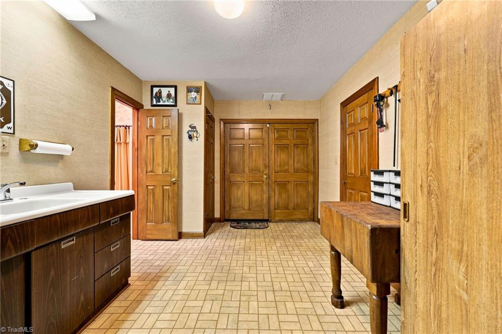 4401 Oakview Drive Property Photo 31