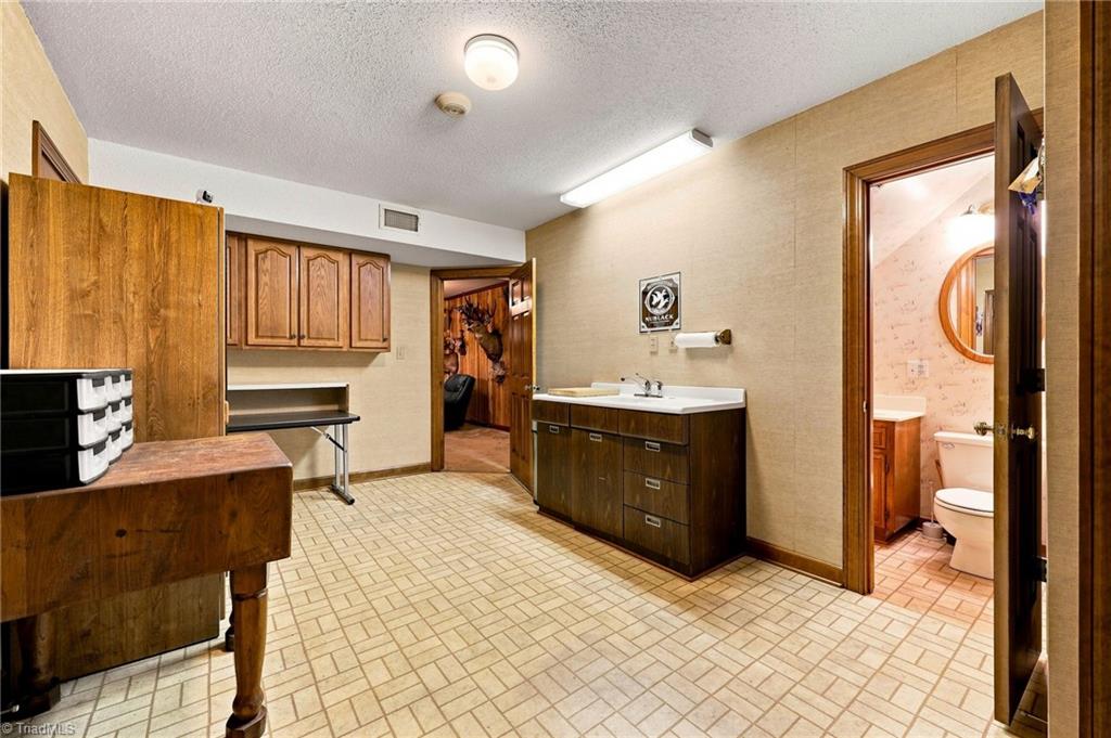 4401 Oakview Drive Property Photo 32