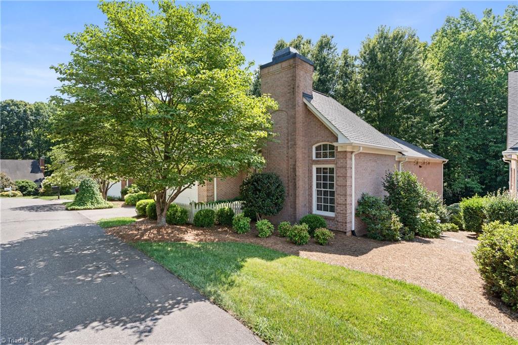 237 Village Green Square Property Photo 2