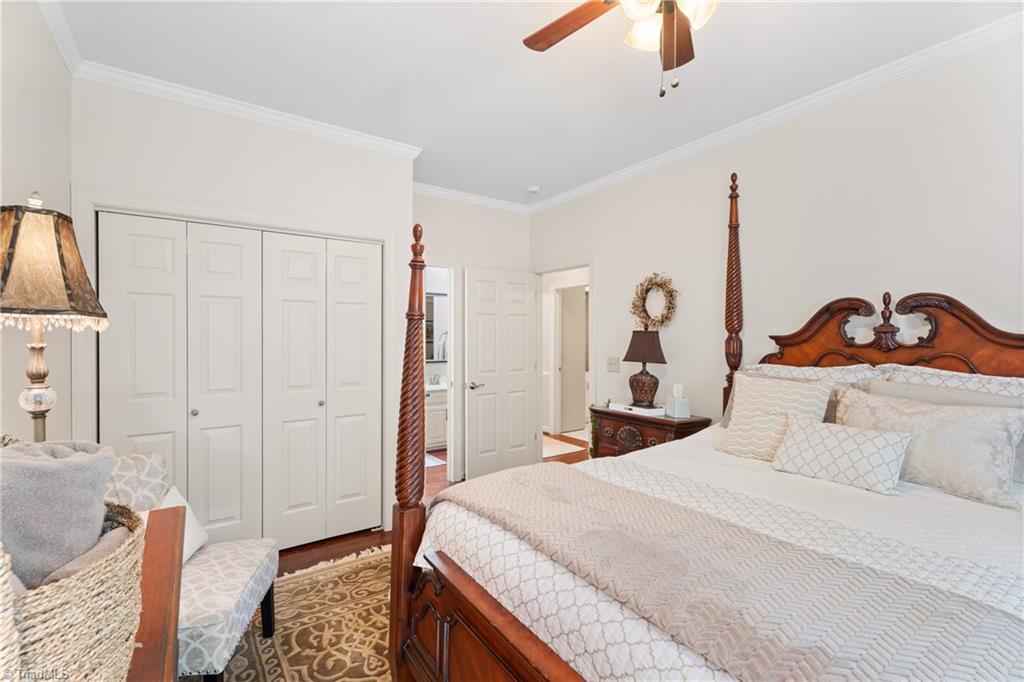 237 Village Green Square Property Photo 25