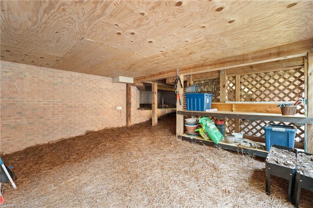 237 Village Green Square Property Photo 40