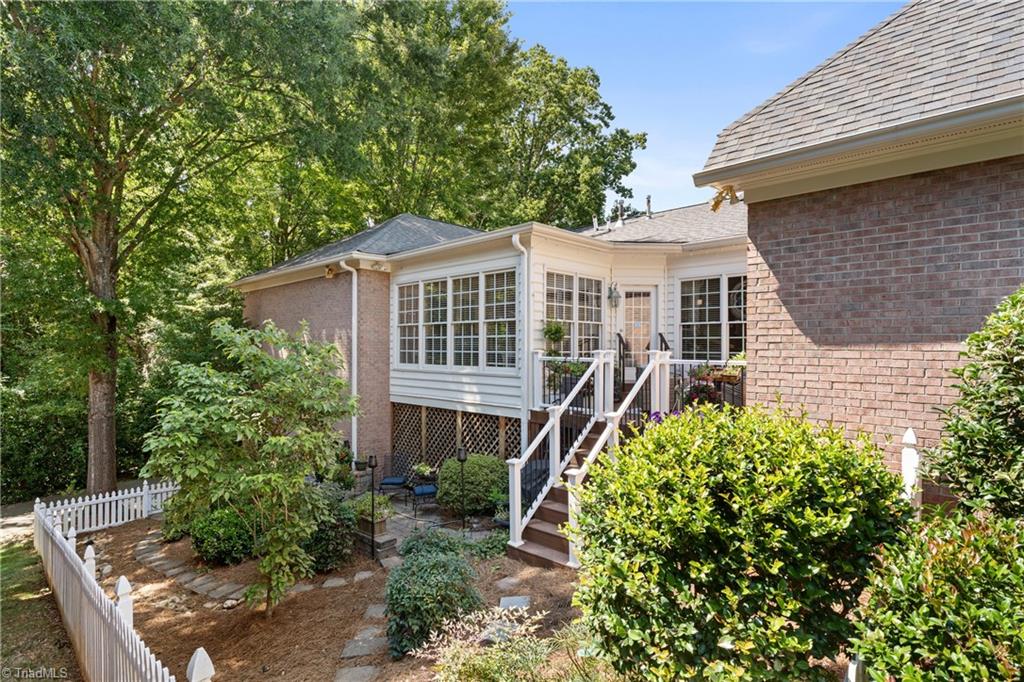 237 Village Green Square Property Photo 41