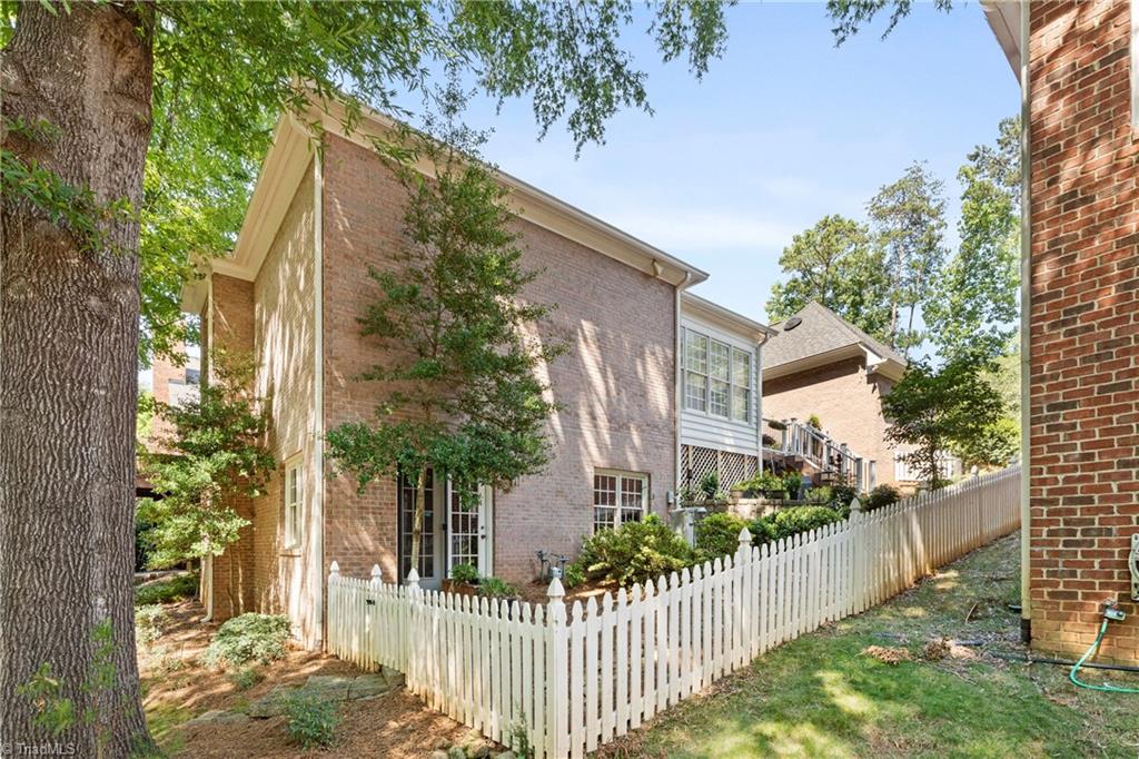 237 Village Green Square Property Photo 43