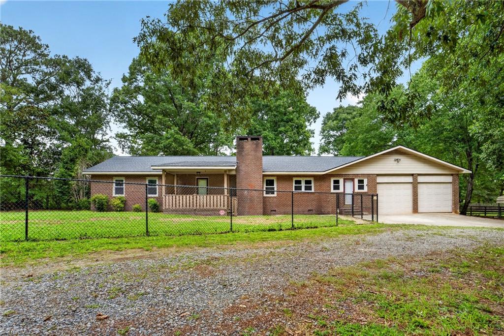 1400 Clyde Underwood Road Property Photo 1
