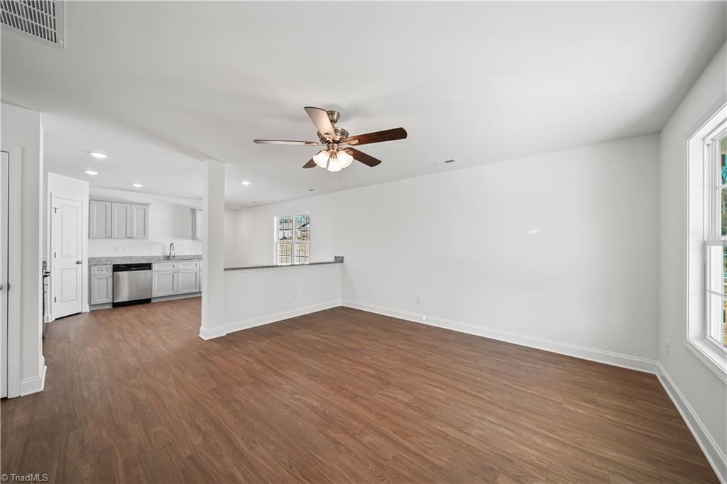 1129 Kenly Street Property Photo 4