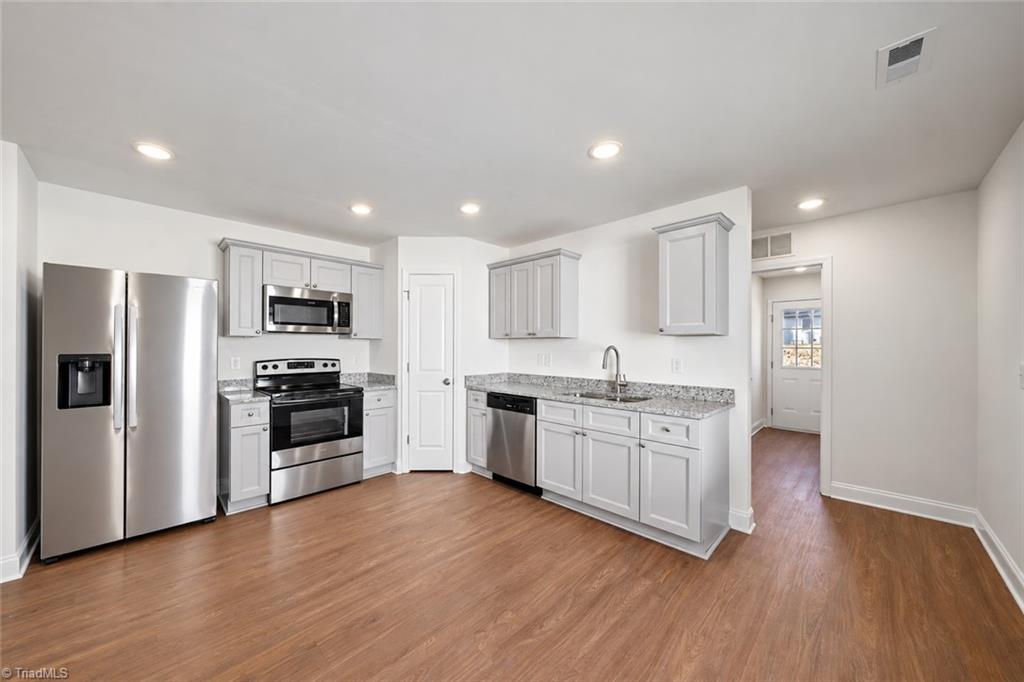 1129 Kenly Street Property Photo 11