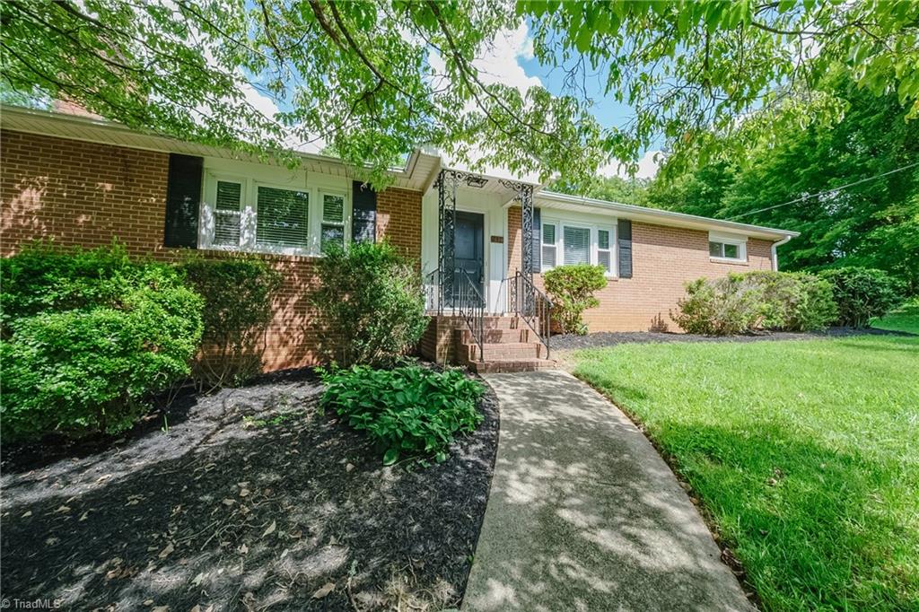 241 Commonwealth Drive Property Photo 1