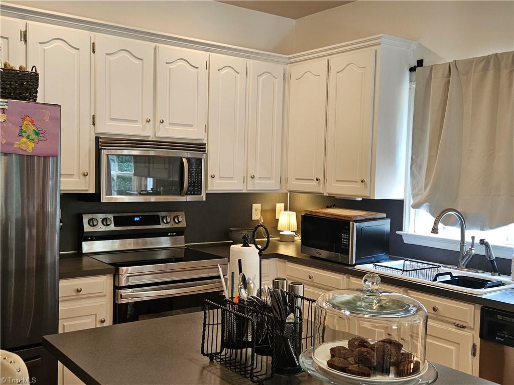 140 Fox Run Property Photo 8