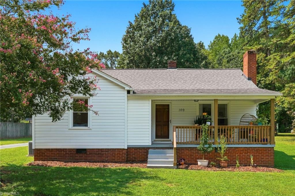 109 Sealy Drive Property Photo 1