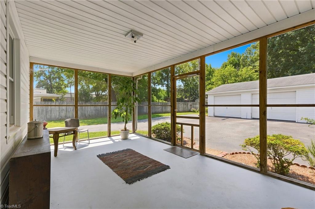 109 Sealy Drive Property Photo 3