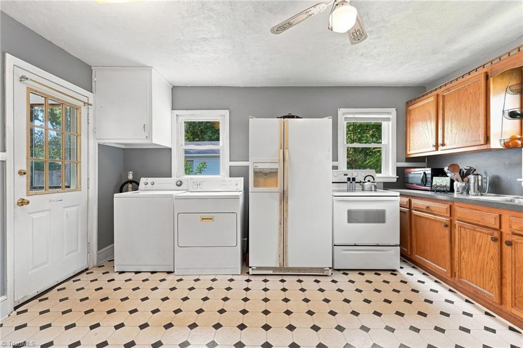 109 Sealy Drive Property Photo 8
