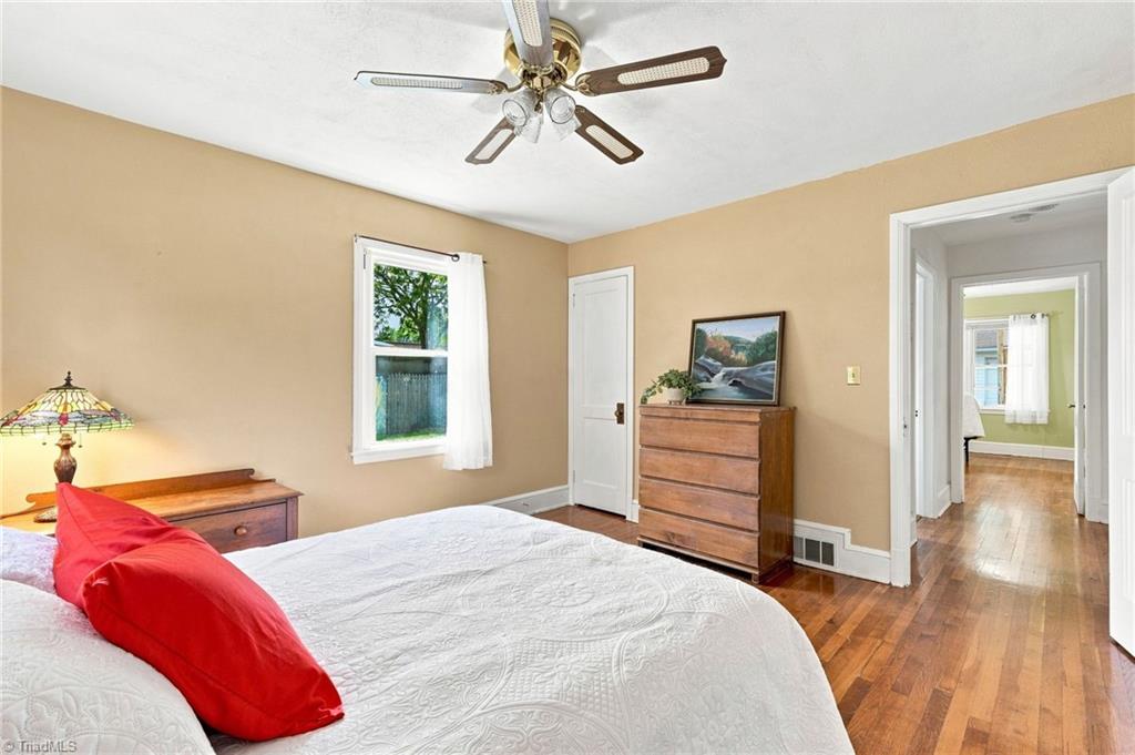 109 Sealy Drive Property Photo 12