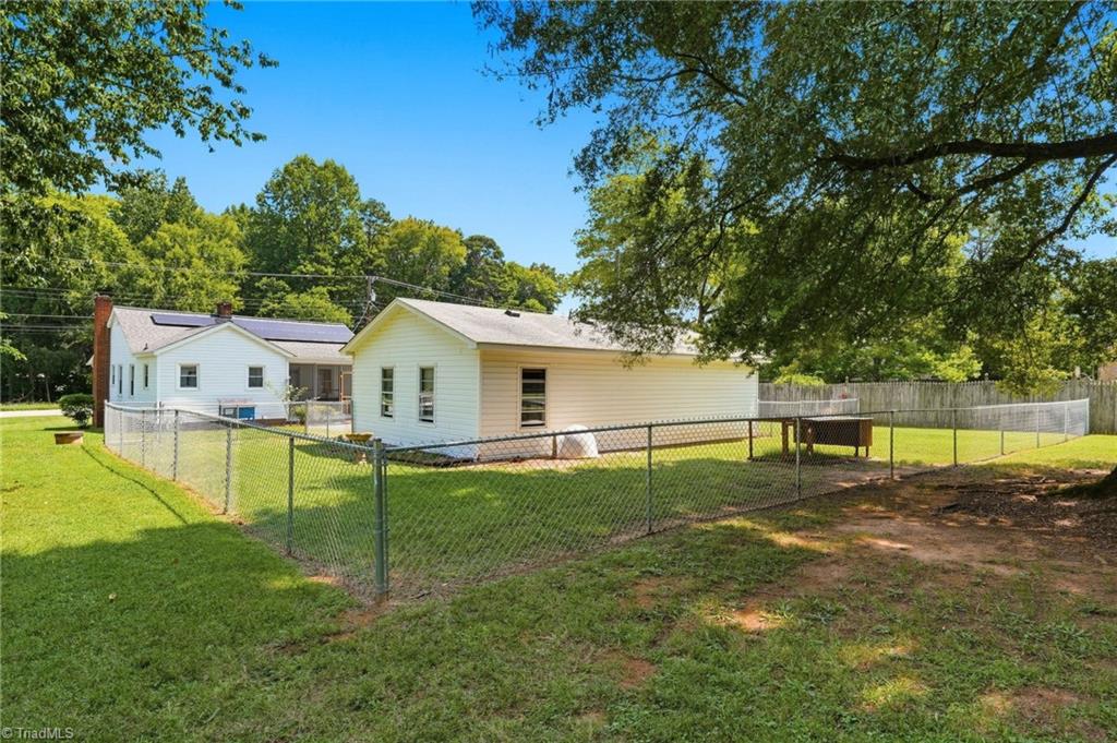 109 Sealy Drive Property Photo 16