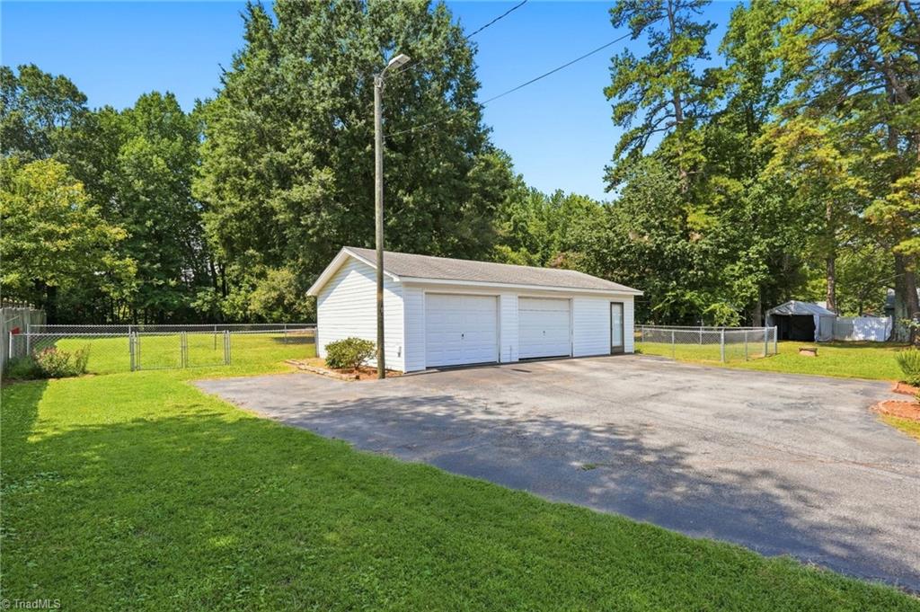 109 Sealy Drive Property Photo 17