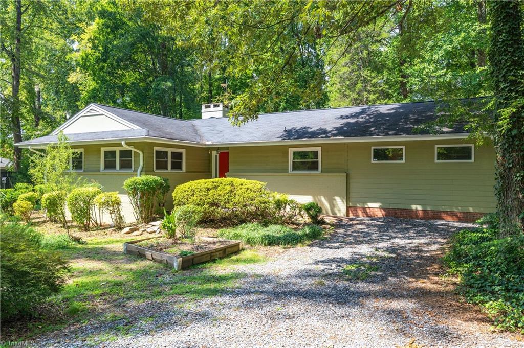 909 Forest Hill Drive Property Photo 2
