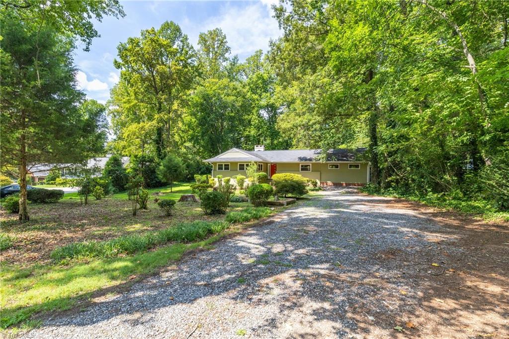 909 Forest Hill Drive Property Photo 3