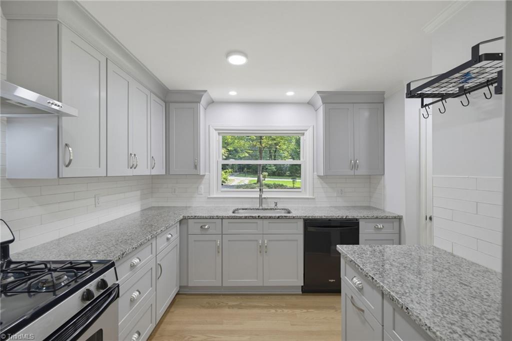 909 Forest Hill Drive Property Photo 14