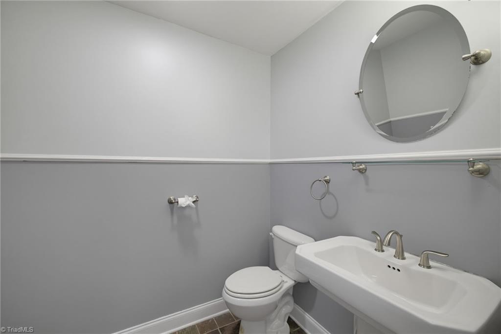 909 Forest Hill Drive Property Photo 19