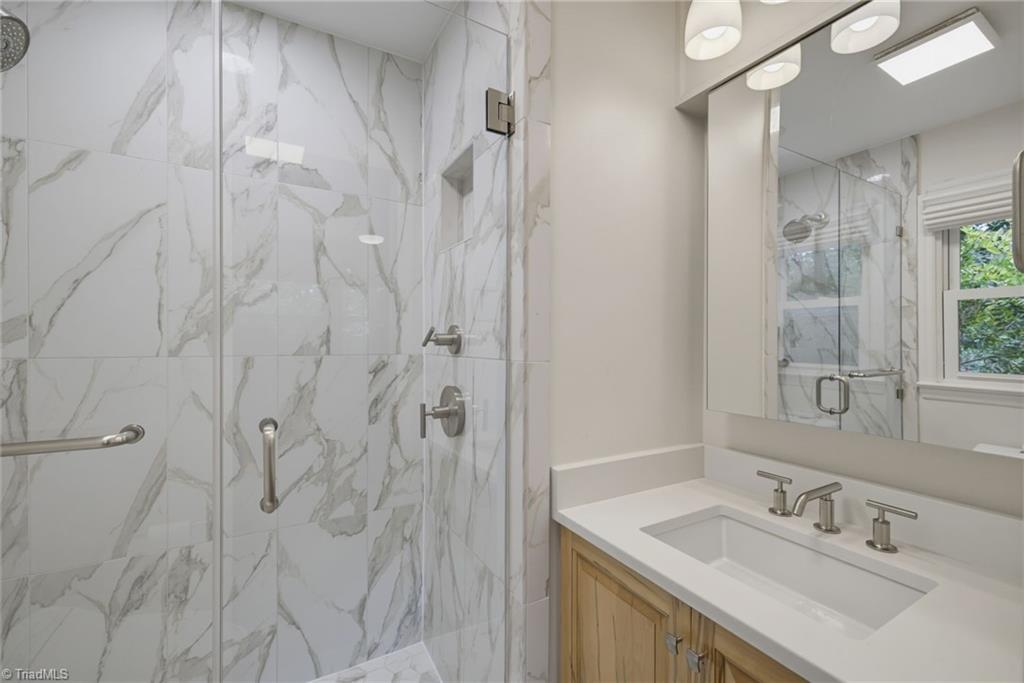 909 Forest Hill Drive Property Photo 20